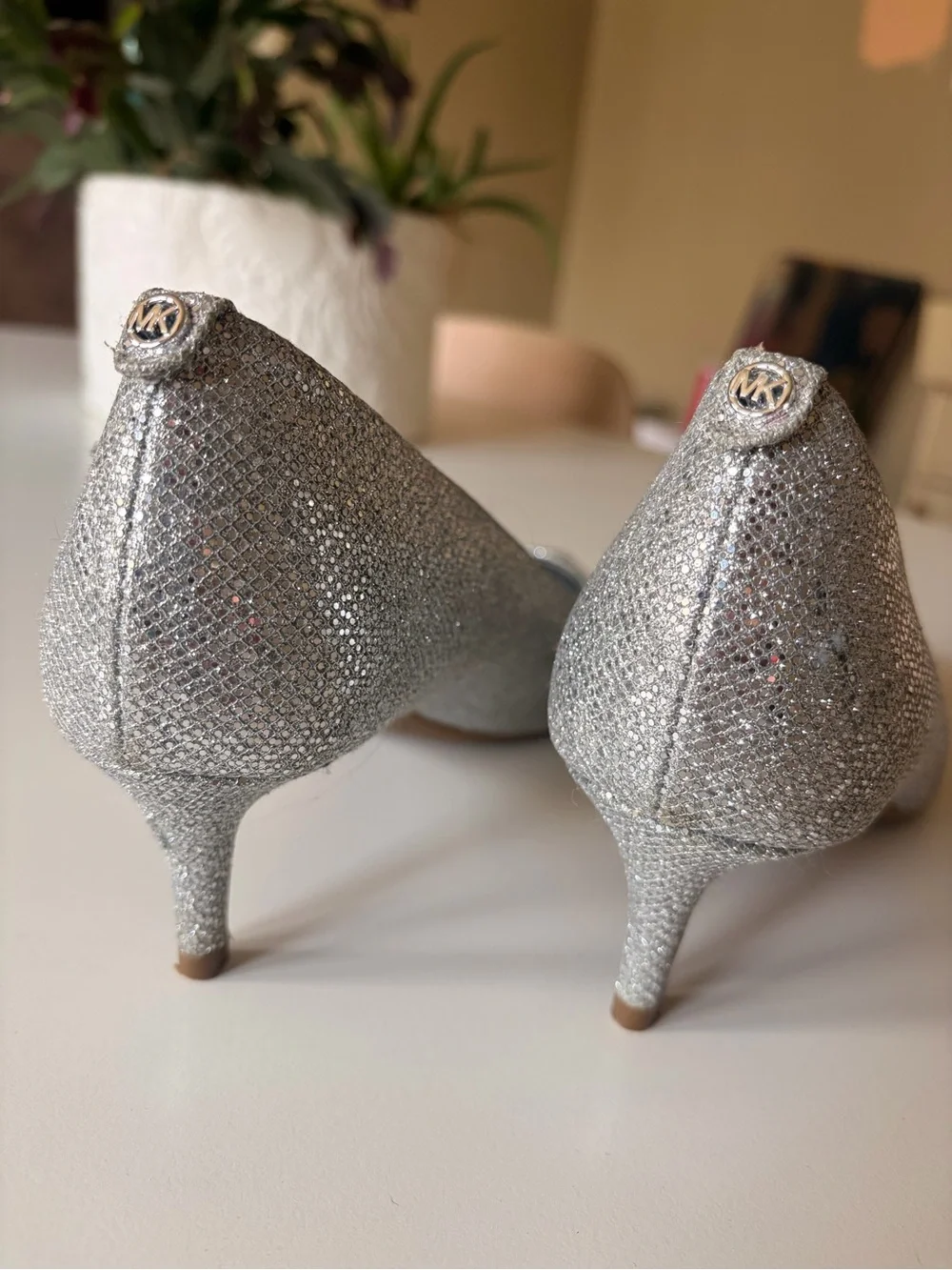 MICHAEL KORS NEW IN BOX SILVER GLITTER SARA FLEX KITTEN PUMP SHOE SIZE 8M